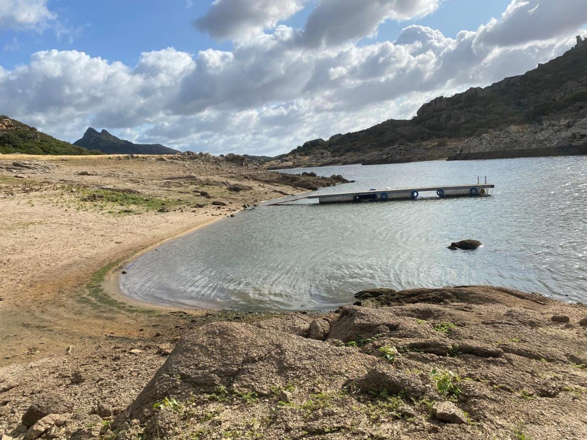 Il Nuraghe Del Lago Coghinas Oschiri Zewnętrze zdjęcie